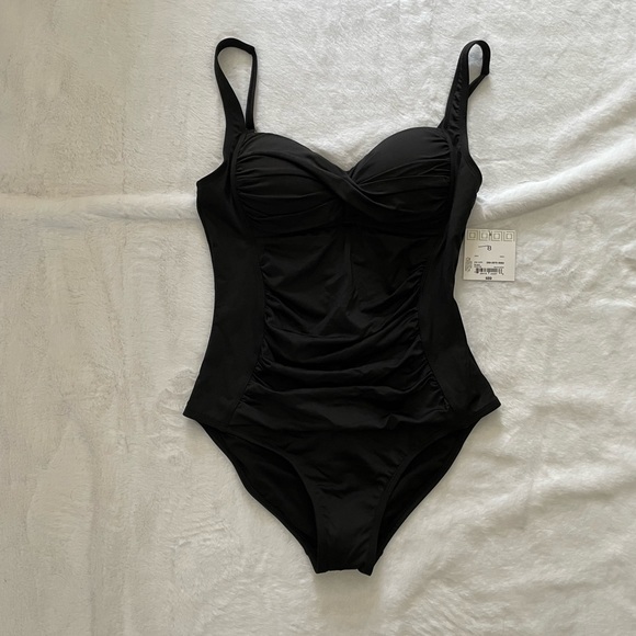 Liz Claiborne Other - Liz Claiborne NWT size 8 black one piece bathing suit